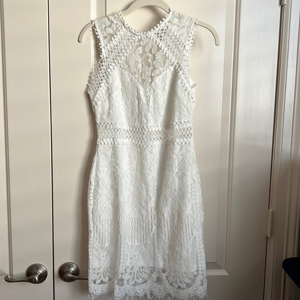 white lace sleeveless dress